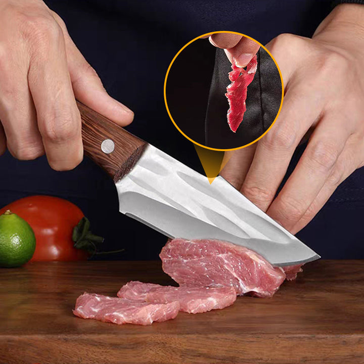 Alsidig slagterkniv med ergonomisk træhåndtag og læderbeskytter, lavet af rustfrit stål, med en skarp klinge og robust konstruktion.