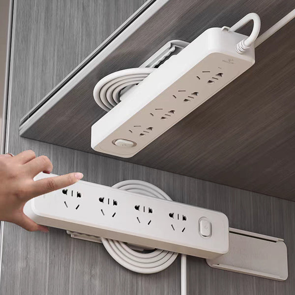 Multifunktionel stikholder, selvklæbende, hvidt PET-materiale, velegnet til ledninger og adaptere derhjemme.