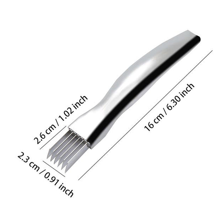Alsidig hakker i rustfrit stål, skarpt stålskær, fast greb, moderne sølvfarvet design, nem at bruge.