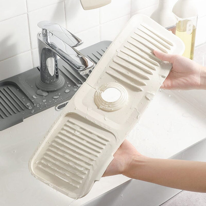Monikäyttöinen silikoninen tyhjennysmatto keittiöön ja kylpyhuoneeseen, moderni muotoilu, beige, harmaa, keltainen sävyt.