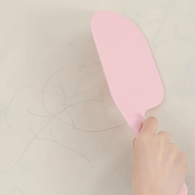 Multifunktionelt sengeværktøj i lys rød, hvid og grå med ergonomisk design til nem sengetid.