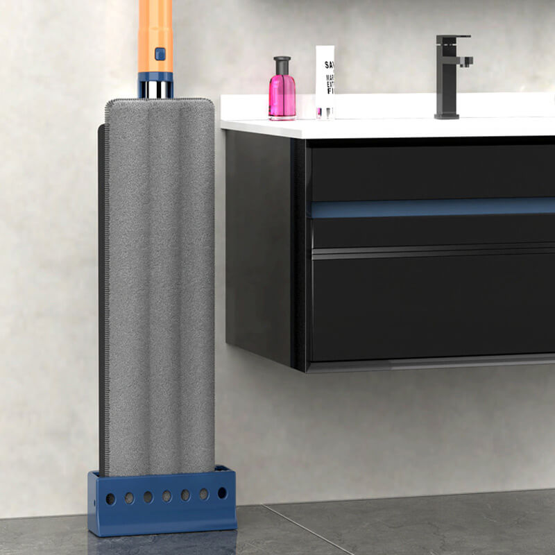 Multifunktionel foldbar moppe, hvid og blå med mikrofiberpuder, langt håndtag og 360° drejeligt moppehoved.