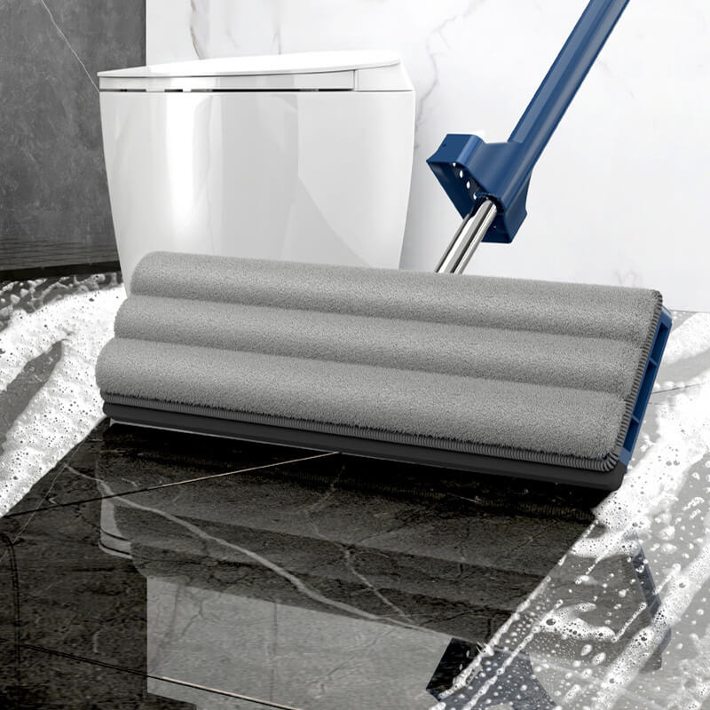 Multifunktionel foldbar moppe, hvid og blå med mikrofiberpuder, langt håndtag og 360° drejeligt moppehoved.