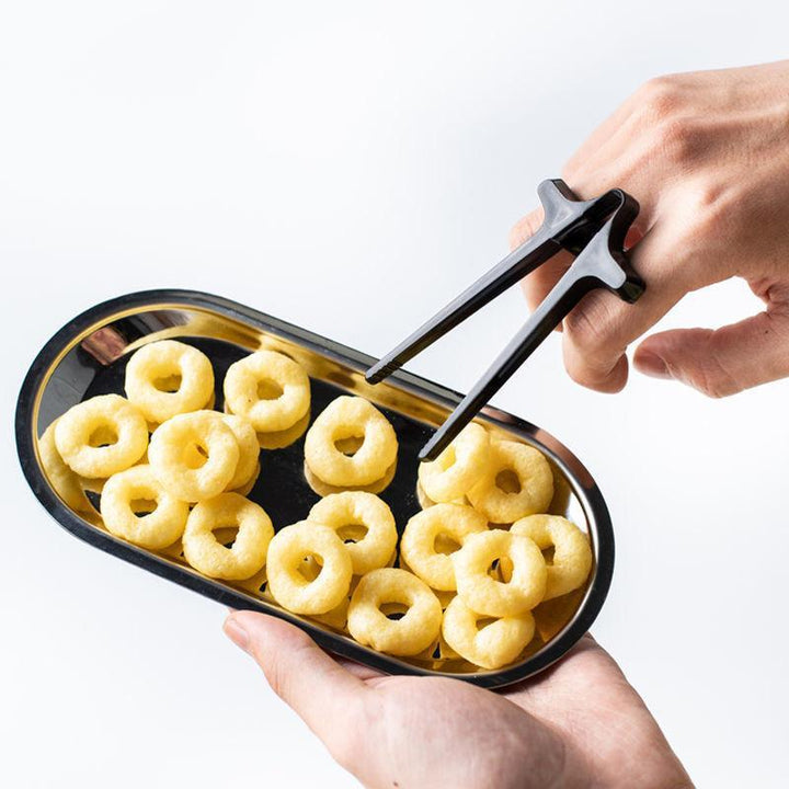 Multifunktionelle snack-pinde, grå, sort og hvid ABS-materiale, fingerringe gør det nemt at spise, innovativt