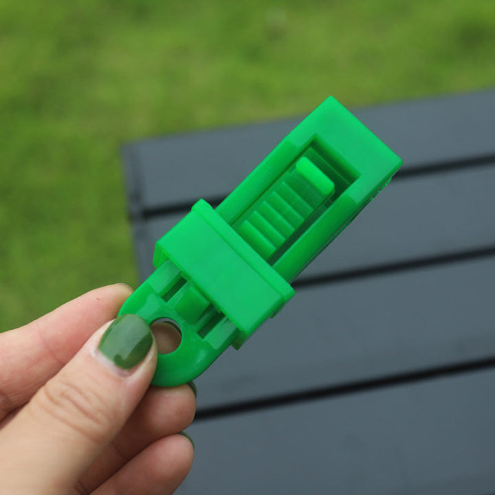 Multifunktionelle tarp clips til udendørs brug, sorte, savtakket klemme, strømlinet design, holdbar PA-plastik.