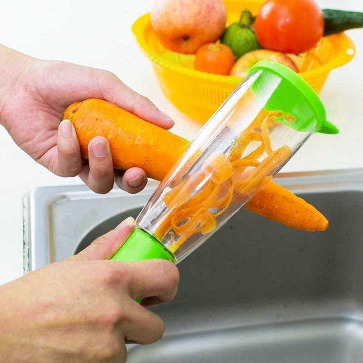 Multifunktionel køkkenskærer i rustfrit stål, grøn eller rød, med ergonomisk håndtag og kompakt størrelse.
