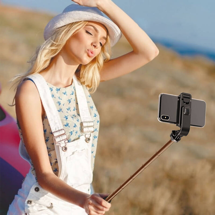"Monitoiminen selfie stick jalusta valoilla, pitkä jatkotanko, muokattava korkeus, sopii älypuhelimille, musta tai valkoinen.