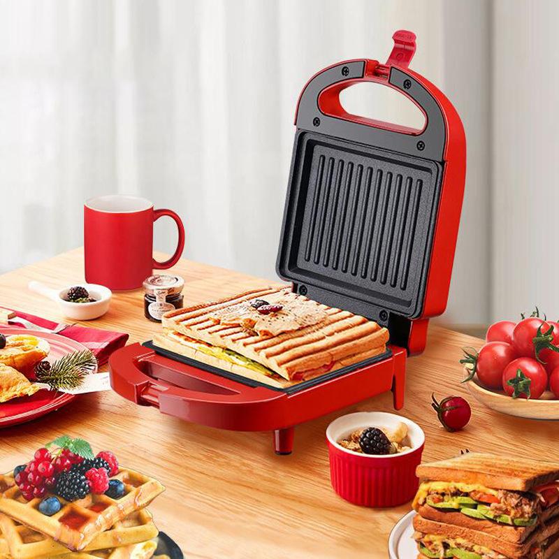 Multifarvet dobbelt smørrebrødgrill, lyserød, rød og grøn, køkkenredskab, kompakt og moderne design.