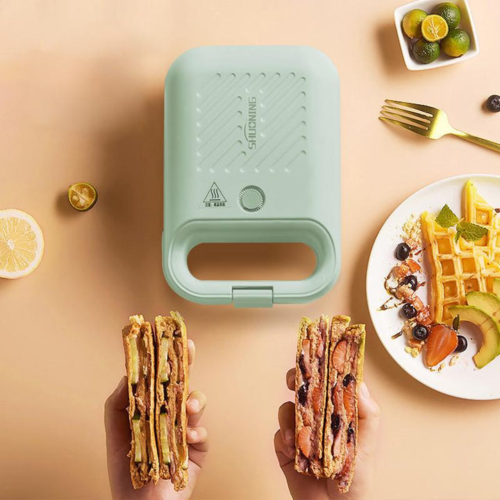 Multifarvet dobbelt smørrebrødgrill, lyserød, rød og grøn, køkkenredskab, kompakt og moderne design.