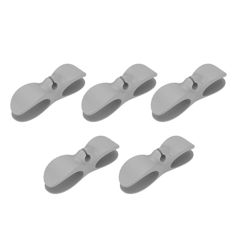 Køkken med multifunktionel kabelorganisator, sort version.