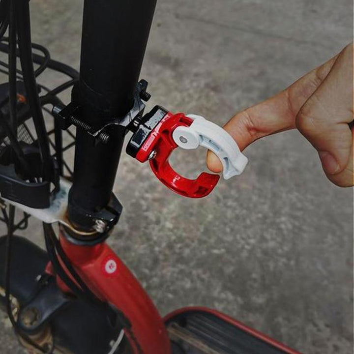 Flerfarvet, foldbar cykel aluminiumskrog; let konstruktion, fast montering og flere farvemuligheder.