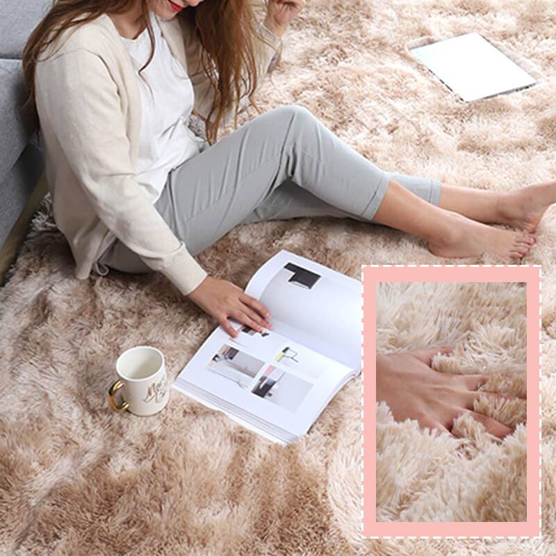 Multifarvet faux fur gulvmåtte, blød og luksuriøs, velegnet til stue, soveværelse og kontor.