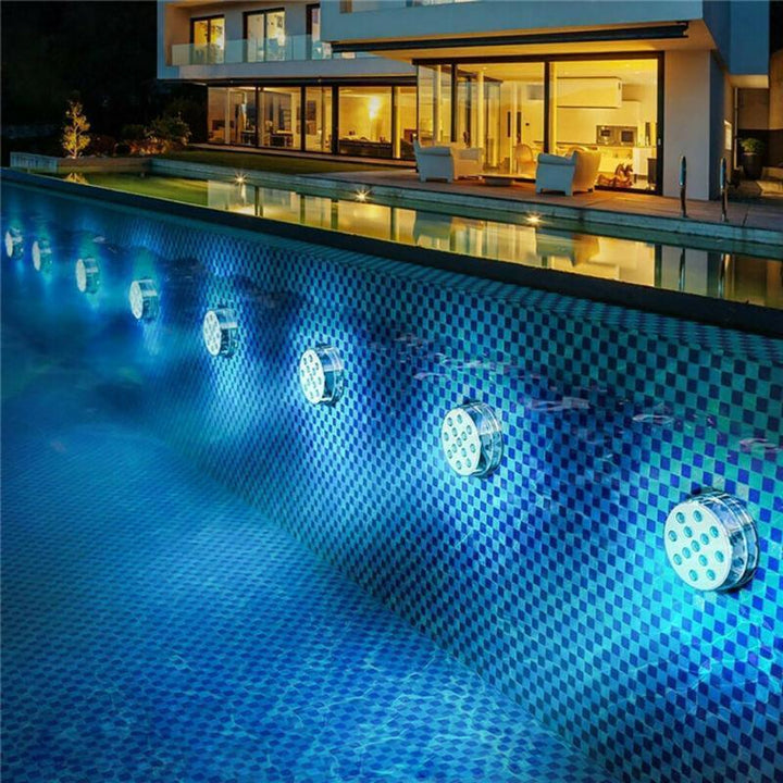 Multifarvede undervands LED-lys med radiostyret fjernbetjening. Fuldt vandtæt, klart skær i akvarium eller pool.