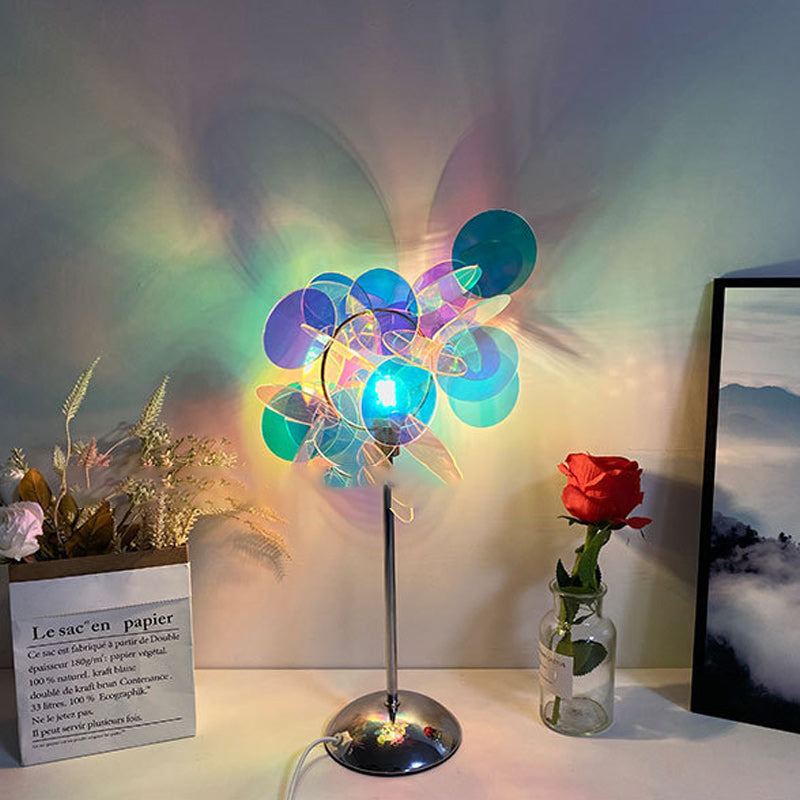 Tilamæssig akryl LED-bordlampe, stilfuld formbar lampeskærm, metalbase, kreativ belysning til skrivebordet.