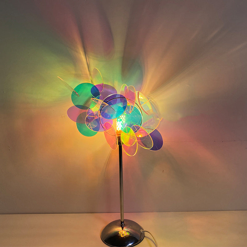 Tilamæssig akryl LED-bordlampe, stilfuld formbar lampeskærm, metalbase, kreativ belysning til skrivebordet.