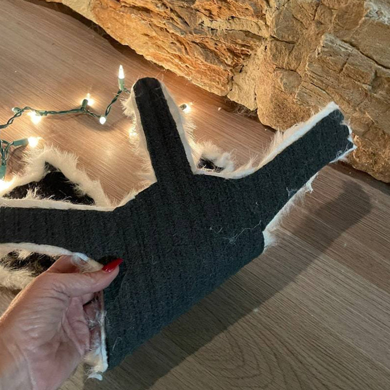 Sjov sort kattekussen med LED-lys, 40x60cm, tilføjer legende lys og julehygge til hjemmet.