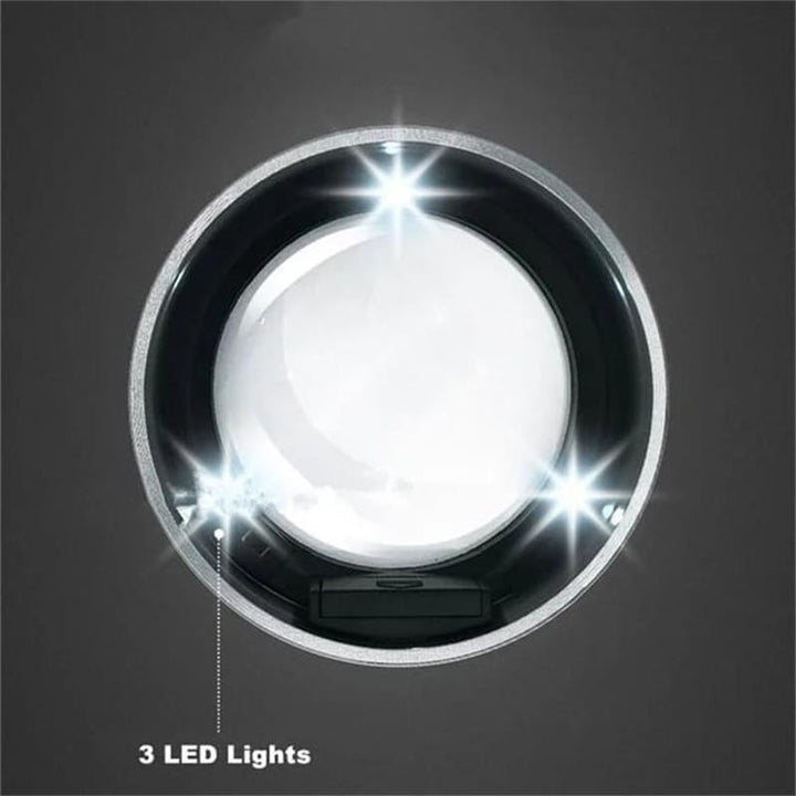 "Musta LED-lukulasin suurennuslasi metallisella kehyksellä, 6x suurennus, kolme LED-valoa, sisältää kuljetuskotelon."