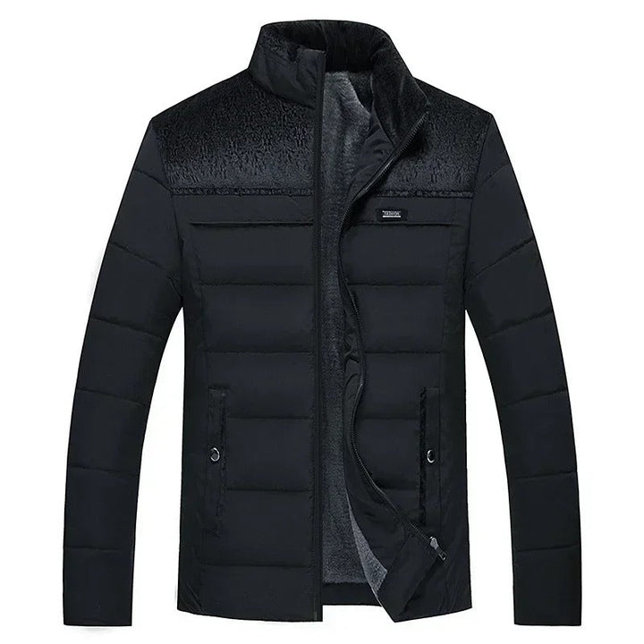 Mænds vinterpolstret parka jakke i sort og blå, lang model med mandarin-krave, velegnet til koldt vejr.