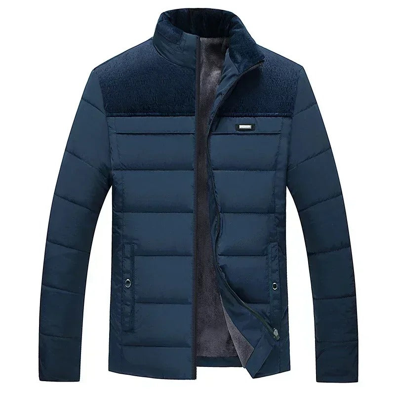 Mænds vinterpolstret parka jakke i sort og blå, lang model med mandarin-krave, velegnet til koldt vejr.