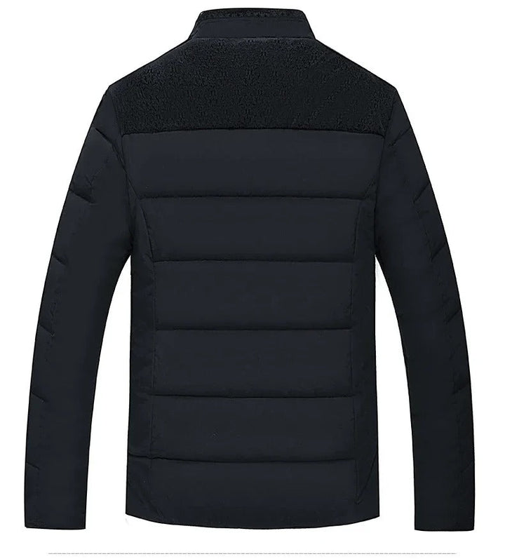 Mænds vinterpolstret parka jakke i sort og blå, lang model med mandarin-krave, velegnet til koldt vejr.