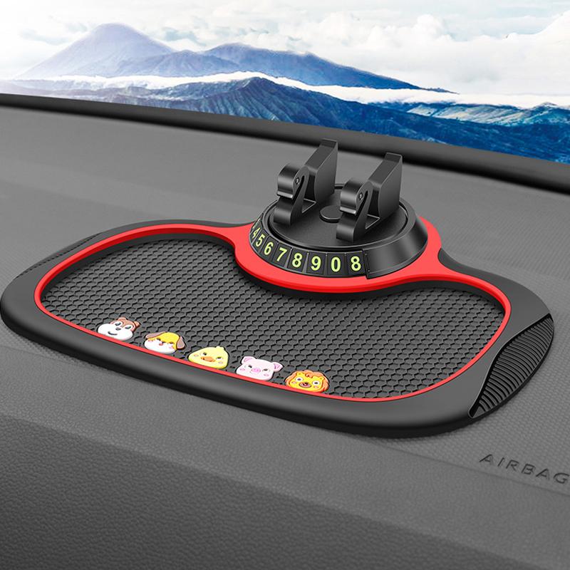 Sort militær biltelefonholder med skridsikker måtte og 360° roterende holder, set forfra.