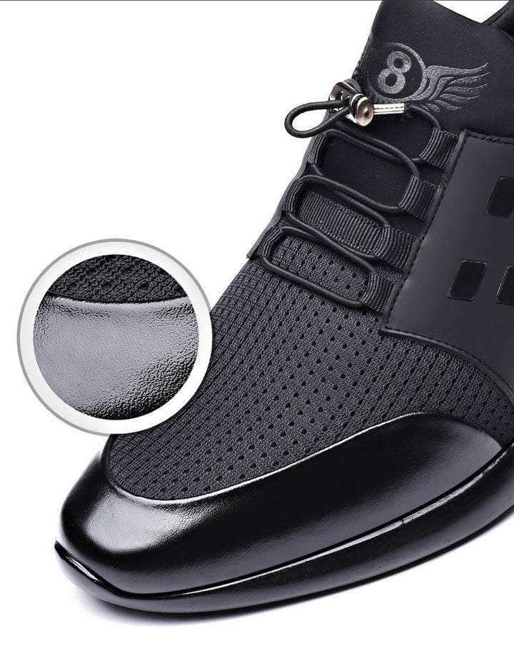 "Musta miesten hengittävä ulkoilujalkine liukumattomalla pohjalla, kevyt verkkokangas ja slip-on -muotoilu."