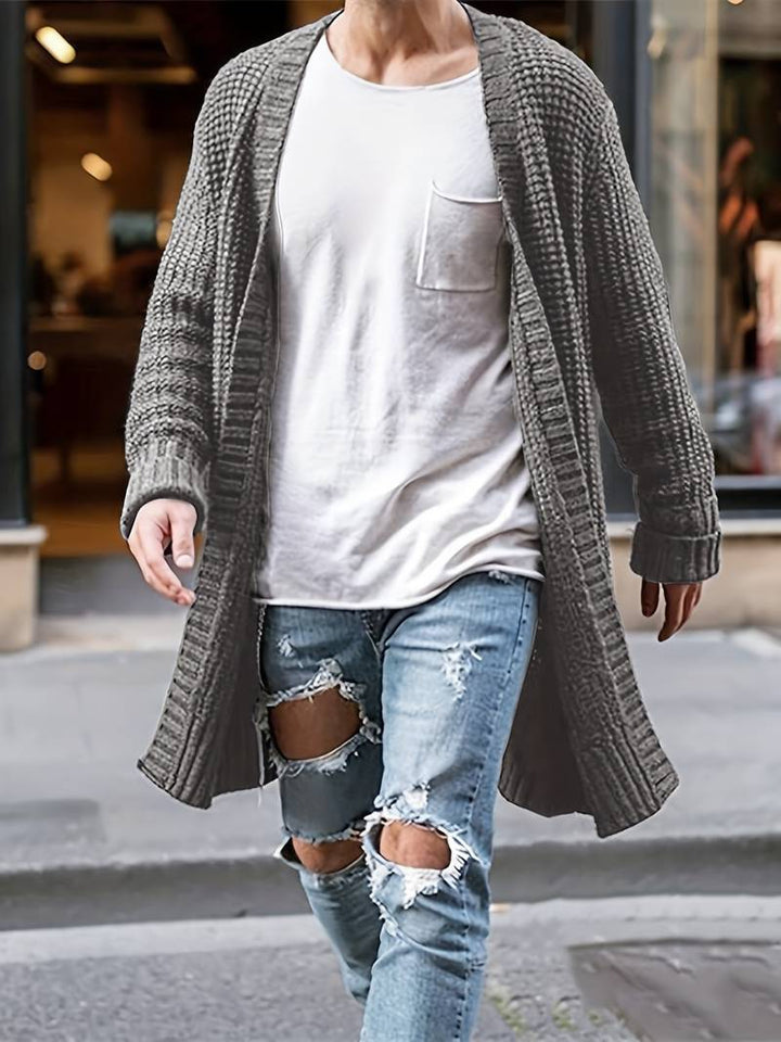 "Musta miesten klassinen neuletakki, pyöreä pääntie ja painikekki, elegantti ja ajaton design. Täydellinen tyylikkyys."
