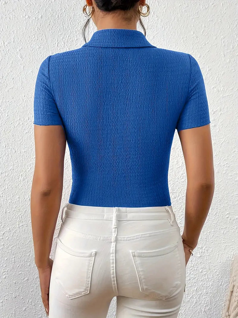 Dame sort kortærmet bluse til fritidsbrug, afslappet design, god pasform, perfekt til sommer.