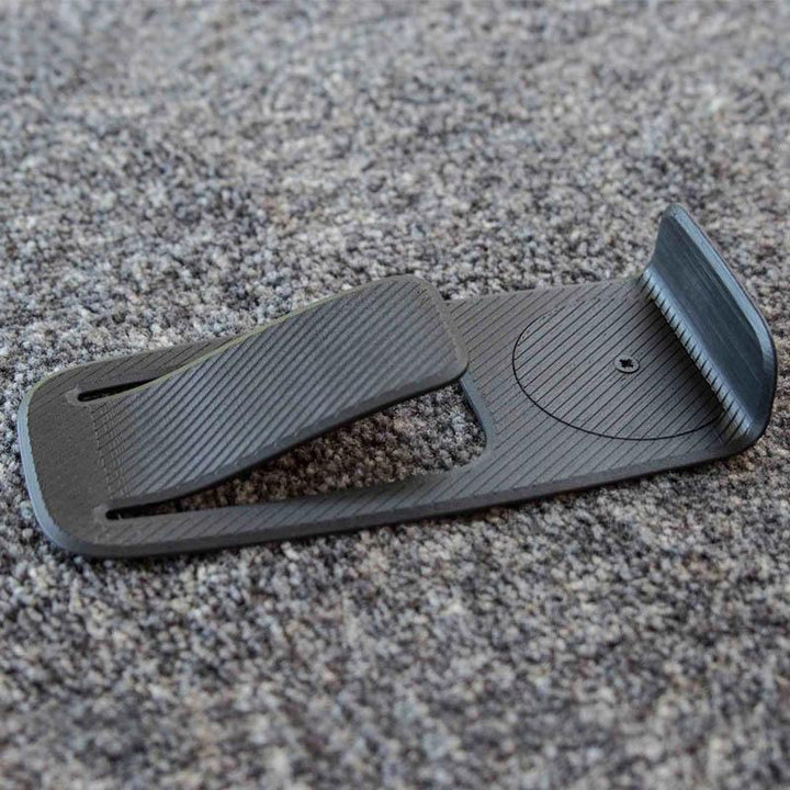 Sort dørstopper, kompakt og praktisk design, velegnet til alle overflader, øger dit hjems sikkerhed.