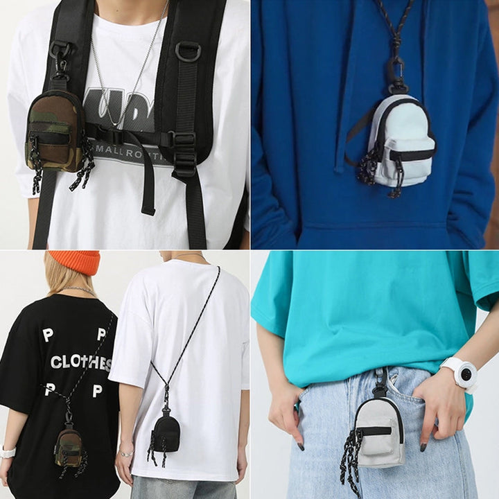 Sort unisex minirygsæk i Oxford-stof, med forlomme og lynlås, en kompakt og alsidig accessory.