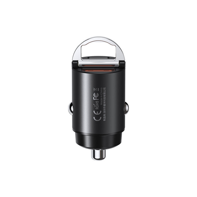 Kompakt biloplader i sort/sølv med USB og Type-C porte, lavet af zinklegering, med hurtigopladningsfunktion og et stilfuldt, effektivt design til din bil.