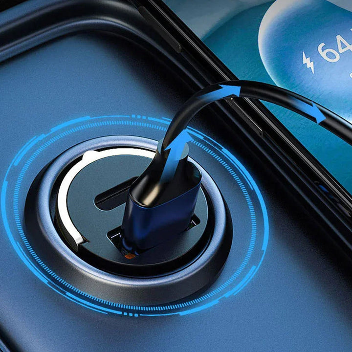 Kompakt biloplader i sort/sølv med USB og Type-C porte, lavet af zinklegering, med hurtigopladningsfunktion og et stilfuldt, effektivt design til din bil.
