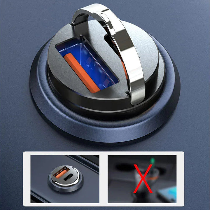 Kompakt biloplader i sort/sølv med USB og Type-C porte, lavet af zinklegering, med hurtigopladningsfunktion og et stilfuldt, effektivt design til din bil.