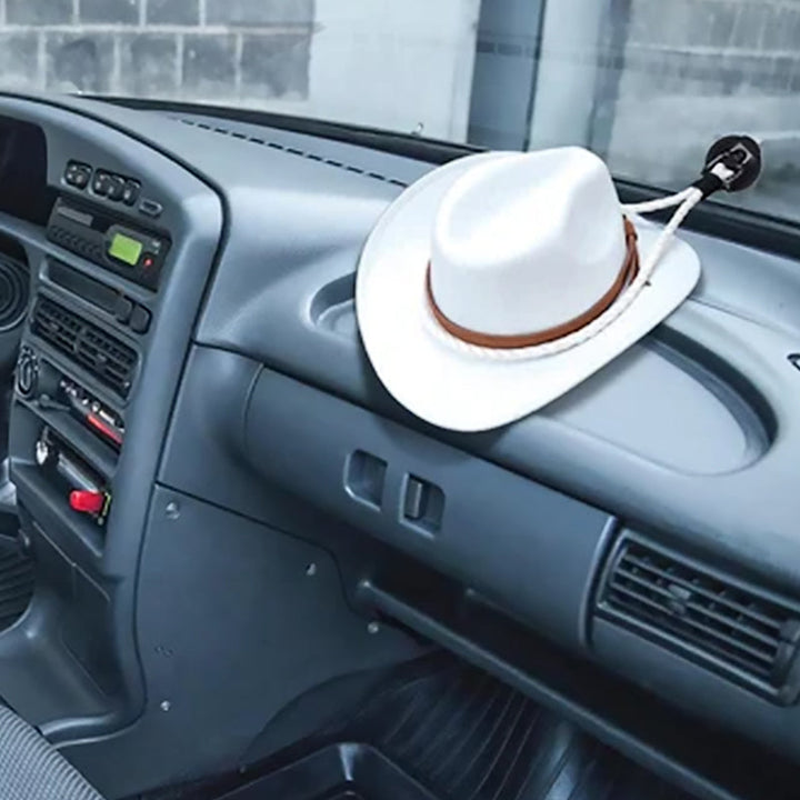 Mustavalkoinen auton cowboyhatun pidike, kestävä muotoilu nahkaisella nauhalla, sopii monenlaisiin hattuihin.