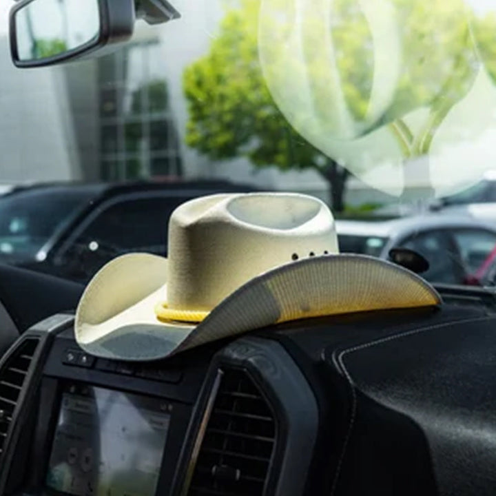 Mustavalkoinen auton cowboyhatun pidike, kestävä muotoilu nahkaisella nauhalla, sopii monenlaisiin hattuihin.
