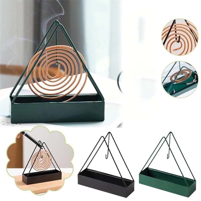 Sort/grøn jern trekantet myggespiralholder, moderne design, brandsikkert og velegnet til indendørs eller udendørs brug.