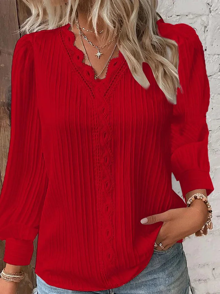 Dame bluse med elegant broderi, åndbar, perfekt til afslappet eller formel brug, blå farve.