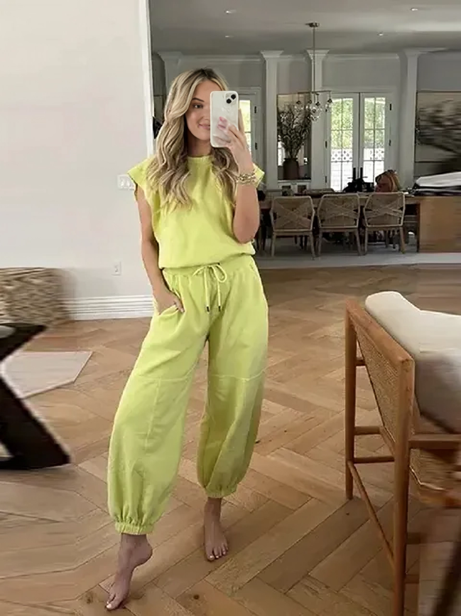 Jumpsuit til kvinder med åben ryg, lommer. Stilfuldt og åndbart tøj til sommerdage.