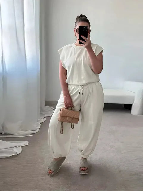 Jumpsuit til kvinder med åben ryg, lommer. Stilfuldt og åndbart tøj til sommerdage.