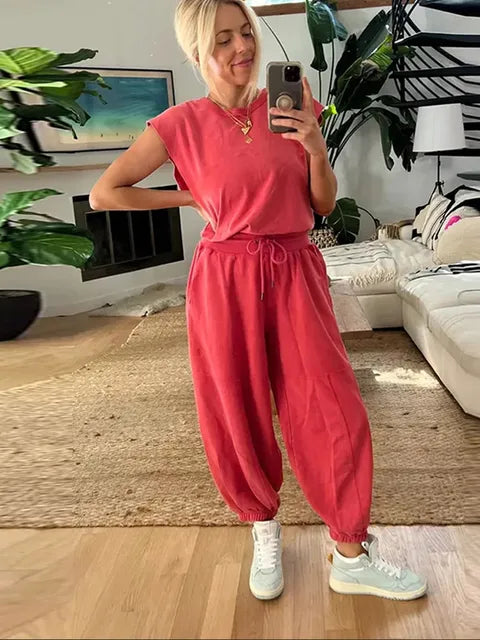 Jumpsuit til kvinder med åben ryg, lommer. Stilfuldt og åndbart tøj til sommerdage.