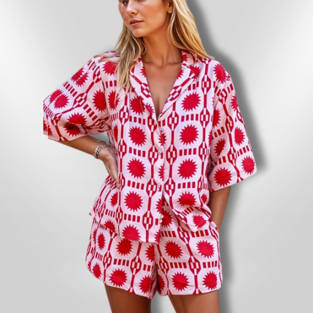 Dame 2-delt sommerdragt, let åndbar kvalitet, farverigt geometrisk mønster, behagelig og trendy stil.