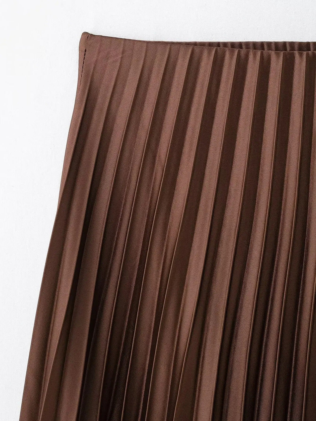 Dame A-linjet satin midi nederdel, skinnende overflade, elastisk talje, elegant look, nem at kombinere.