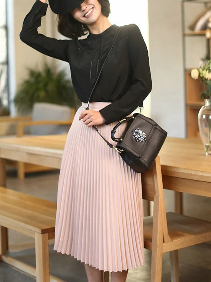 Dame A-linjet satin midi nederdel, skinnende overflade, elastisk talje, elegant look, nem at kombinere.
