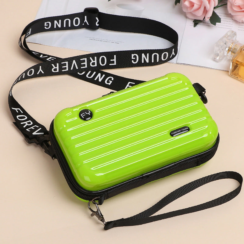 Dame PVC mini skuldertaske, stilfuldt og kompakt design, justerbare stropper, gul farve, luksus indvendigt.