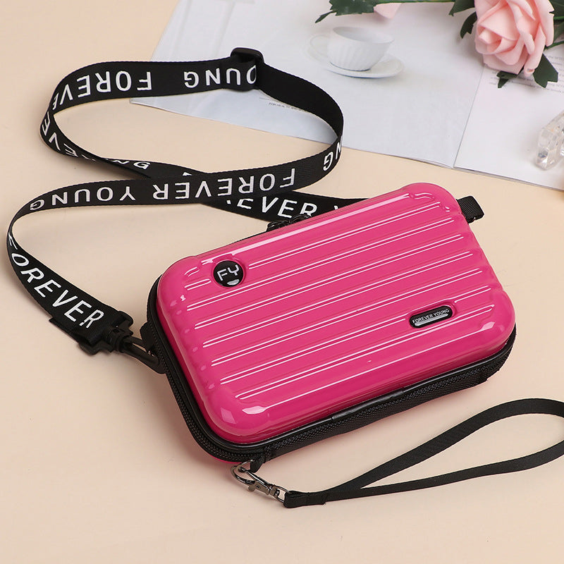 Dame PVC mini skuldertaske, stilfuldt og kompakt design, justerbare stropper, gul farve, luksus indvendigt.