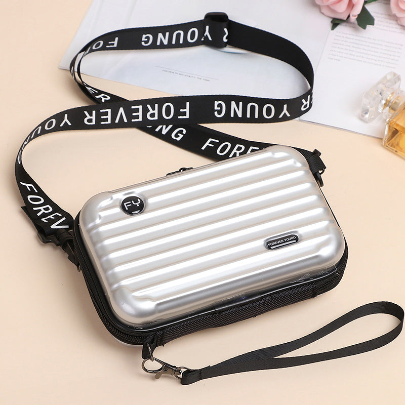 Dame PVC mini skuldertaske, stilfuldt og kompakt design, justerbare stropper, gul farve, luksus indvendigt.
