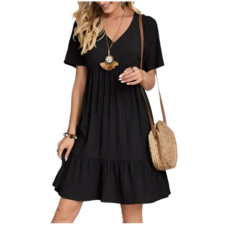 Damekjole med V-hals og peplum, korte ærmer, fit and flare silhuet, let og behagelig.
