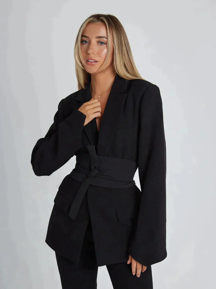 Dames beige elegant blazer med bælte, omslagssnit foran, moderne look til arbejde og afslappede begivenheder.