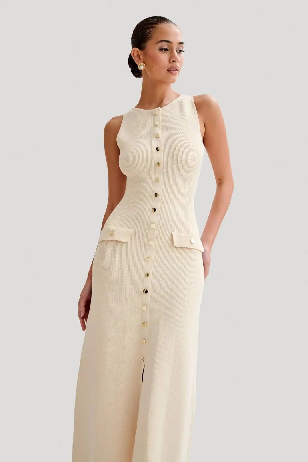 Dame bodycon strikket kjole med knapper, O-hals, knaplukning foran, blødt materiale, flatterende silhuet
