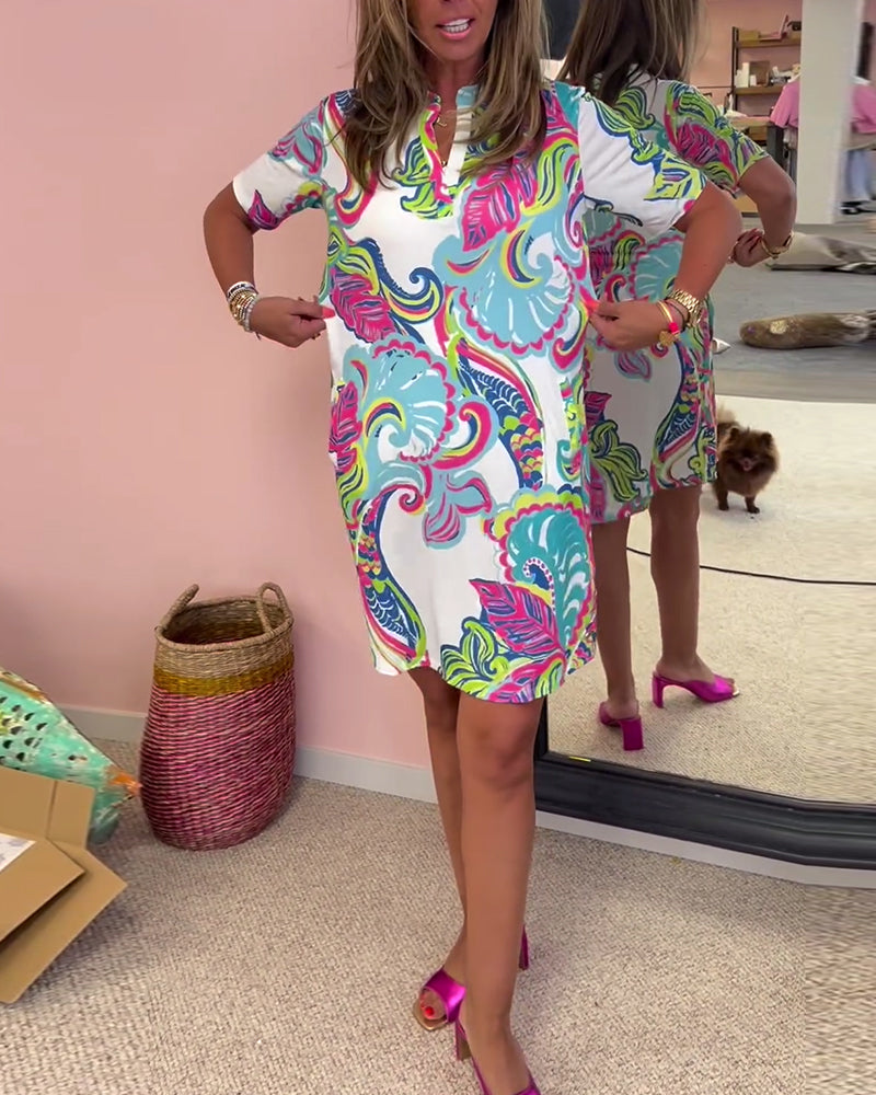 Dame boho midi kjole, blødt stof, åndbar og trendy look, levende print, afslappet pasform.